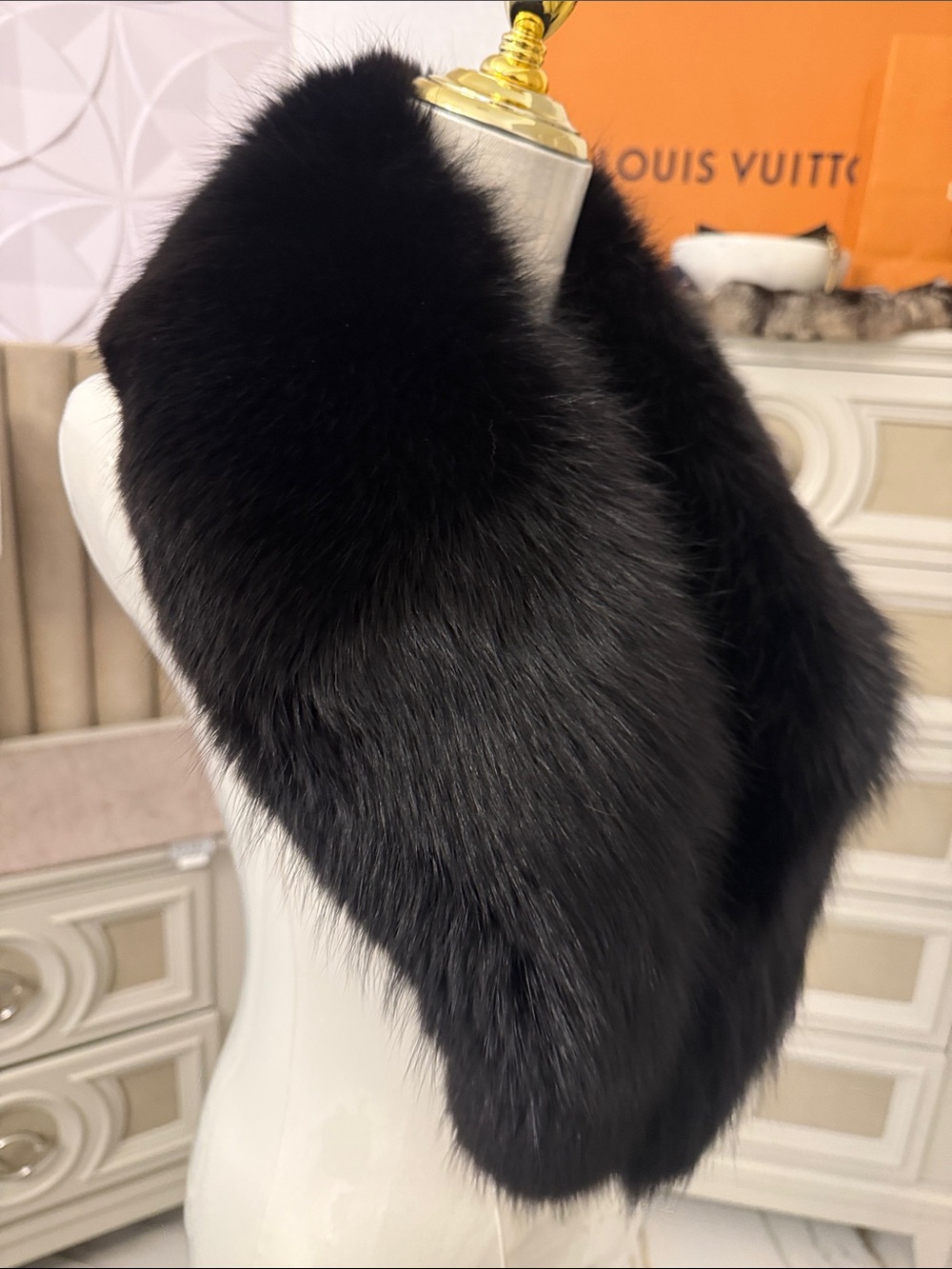 Rea jet black fox fur long scarf collar
